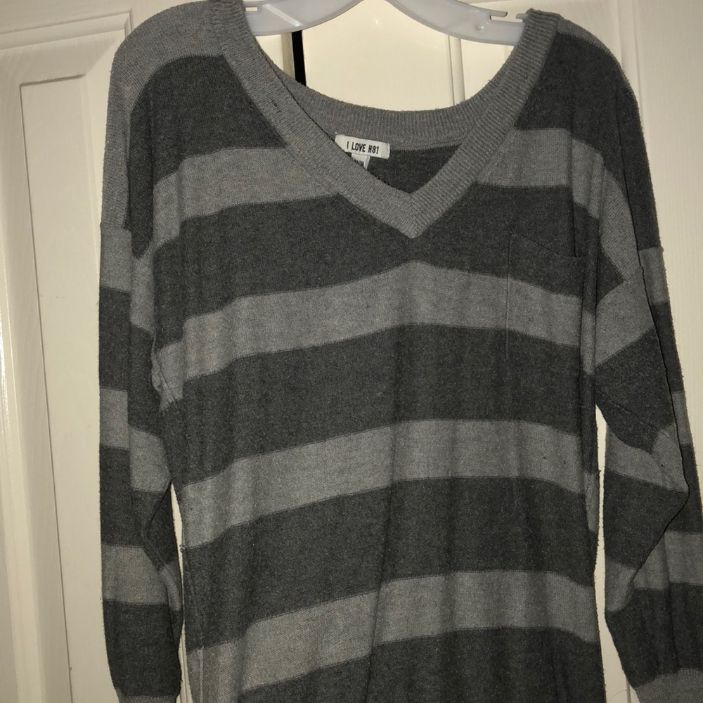 GREY AND DARK GREY STRIPED TEE